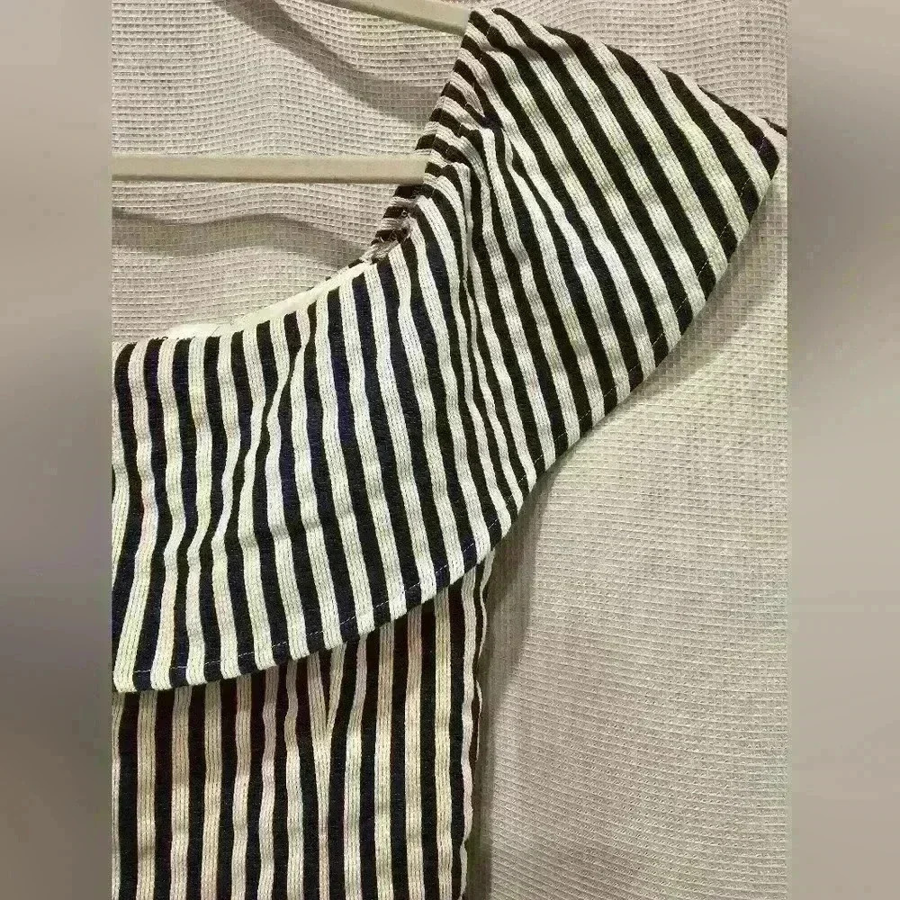 Sugar Lips Stripe Romper - Picture 3 of 5